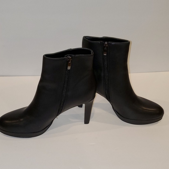nine west quanette platform booties